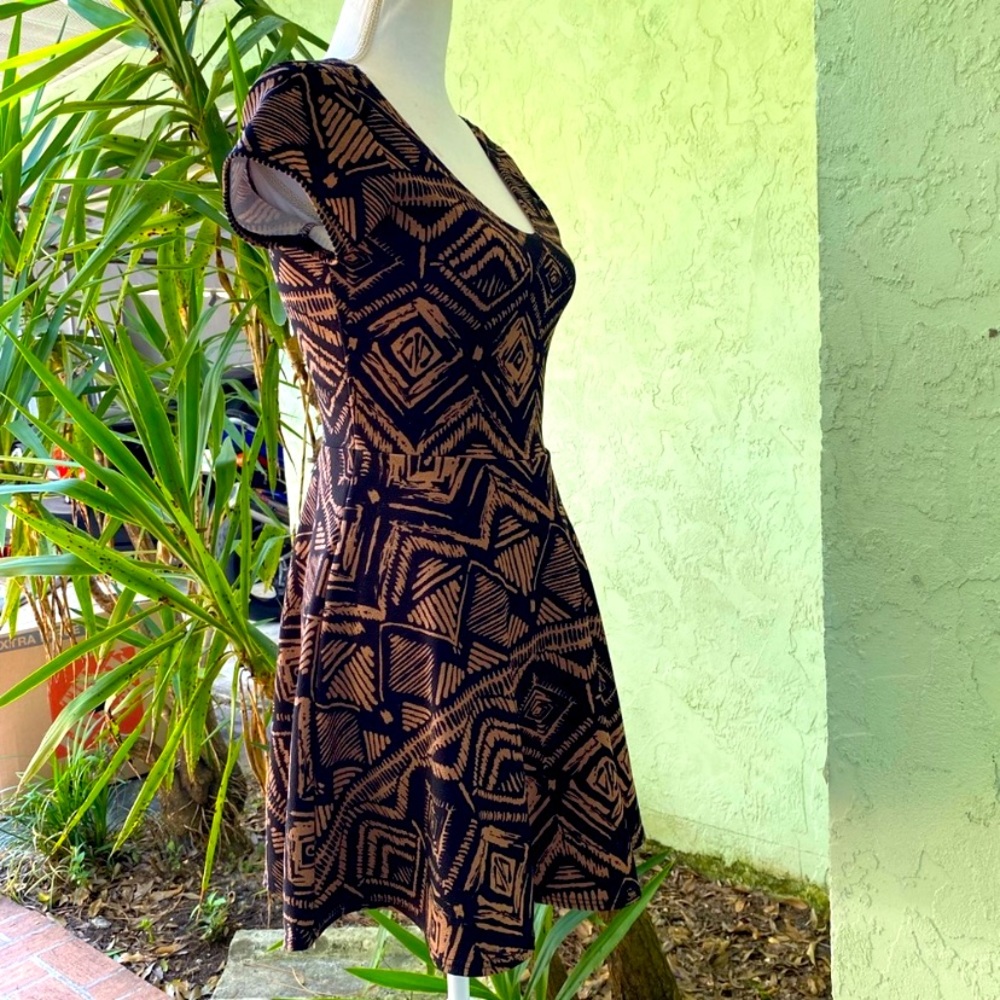 Brown Black Short Sleeve Fit and flare Dress